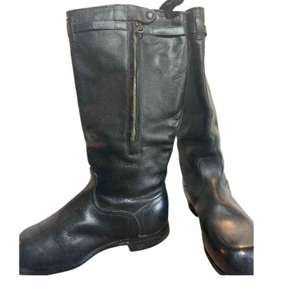 Side view of Soviet Air Force winter yuft boots with zipper