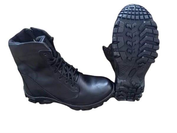 Back view of winter combat boots suitable for paintball and airsoft tactical games
