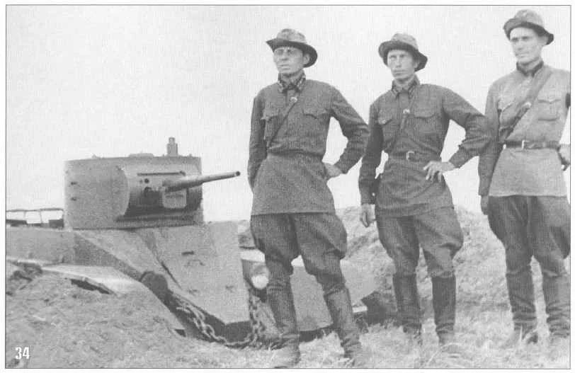 Soviet Red Army tank crew wearing RKKA M1938 Panama Hats during the Khalkhin Gol campaign, 1939