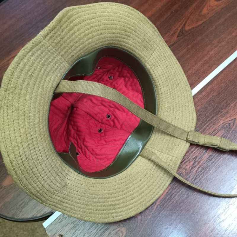 Interior of the Soviet RKKA M1938 Panama Hat replica with red quilted lining and leather sweatband