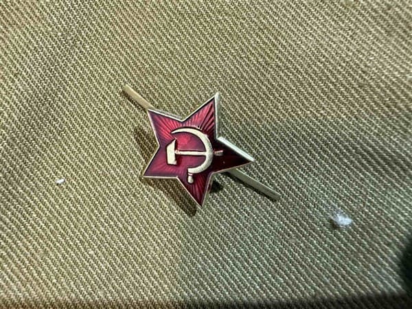 Soviet Red Army cap star badge with hammer and sickle, military reenactment insignia

